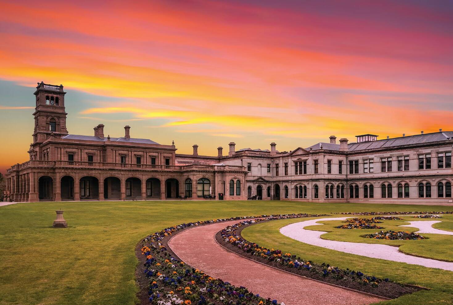 Historic tree maintenance at Werribee Mansion Victoria
